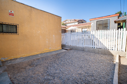 Gran Casa De Dos Pisos En Excelente Sector De Concón