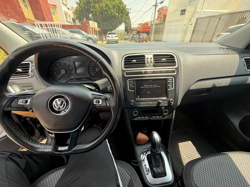 Volkswagen Vento 1.6 Highline At