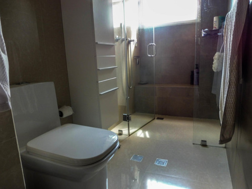 Ss: Vende Apartamento 24-6297 En Mesetas De Santa Rosa De Lima De 220 M2, 4h/3b/3pe