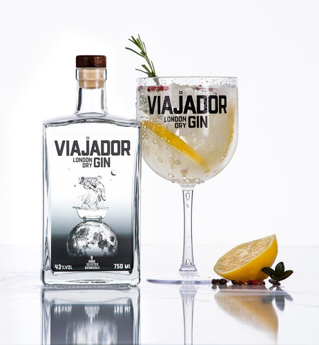 1 Gin Viajador E 1 Taça De Acrílico 570 Ml