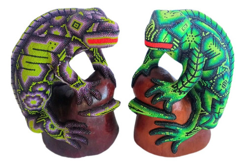 Iguana De Madera. En Chaquira, Huichol.30 Cm.x22 Cm.altura.