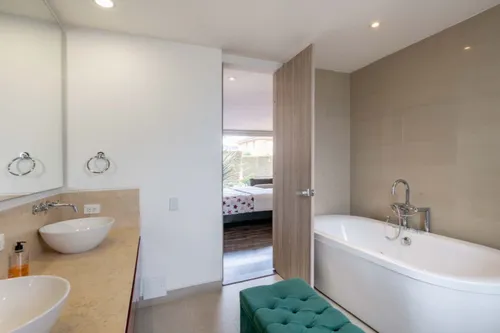 Casa En Arriendo/venta En Canelon. Cod A20472
