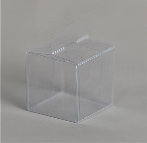 Imagen 1 de 4 de Caja Cubo Pvc Cristal 6x6x6cm (x50u) Souvenir Macarons 102c