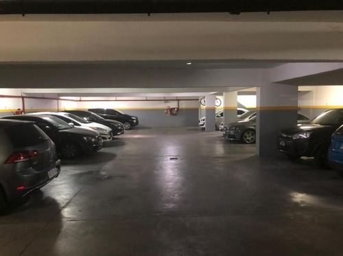 Venta De 4 Ambientes Con Cochera En Caballito. Vista A Pulmón De Manzana