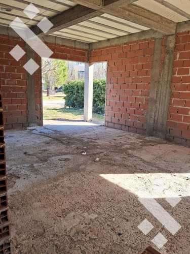 En Venta, Casa De 4 Dormitorios En Obra Santa Rita, Plottier