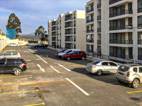 Primer Piso, Disponible Para Arriendo, Con Gc Incluido.
