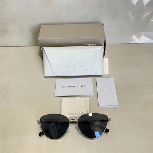 Oculos De Sol Feminino Gatinho Cortez Michael Kors Mk1140 59 Cor Dourado Brilho Armação Dourado Brilho Haste Dourado Brilho Lente Cinza