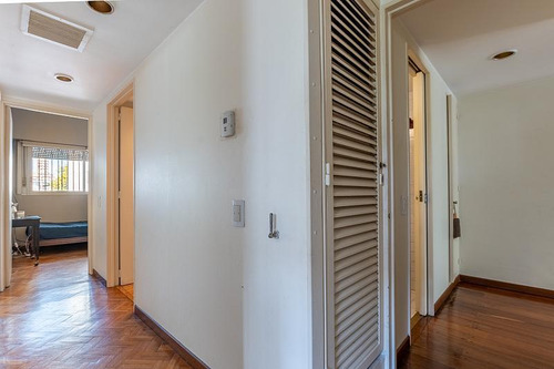 Venta Departamento 4 Ambientes Piso Amplio Luminoso Balcones Cochera Flores