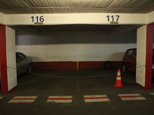 Imagen 5 de 8 de Estacionamiento Calle Teatinos 459 - Santiago Centro