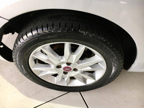 Fiat Punto 1.6 Essence 16v Flex 4p Manual