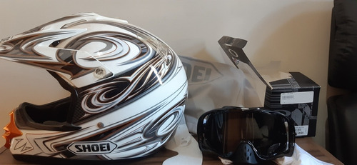 Capacete Shoei +oculos Oakley Crowbar