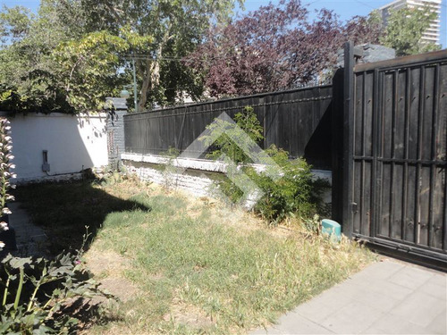 Casa En Venta De 4 Dorm. En Ñuñoa