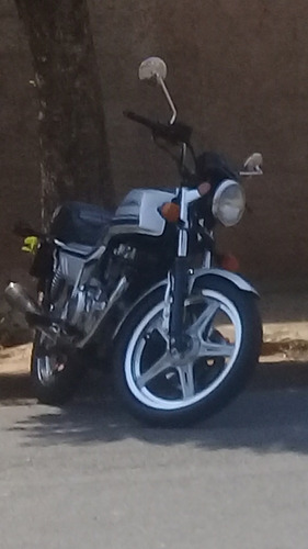 Imagem 6 de 11 de Honda Cb 400