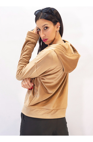 Campera Plush Con Capucha Bolsillos Liviana Invierno