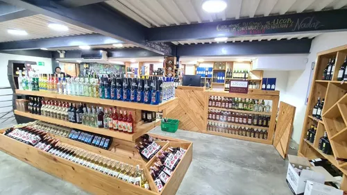 Yosmar Y Fernando Venden Bodegón Y Minimarket En C.c. Fin De Siglo - San Diego