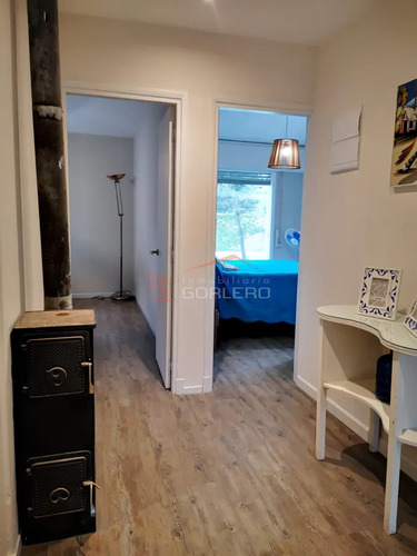 Casa En Alquiler De Verano En Punta Del Este, Zona Playa Mansa Con Parrillero Y Piscina, 5 Dormitorios