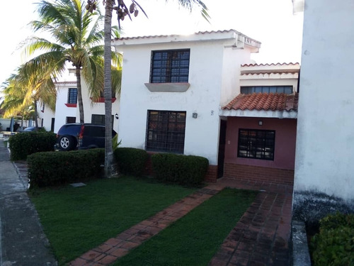 Vende Townhouse En Ciudad Flamingo 23-04