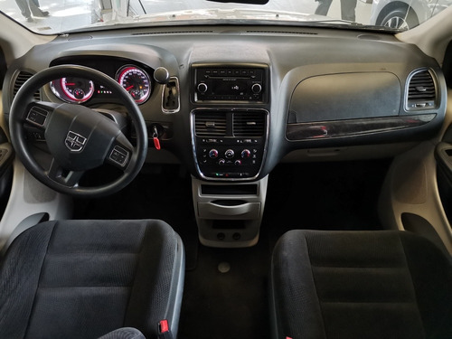 Imagen 10 de 13 de Dodge Grand Caravan 2019 3.7 Se At