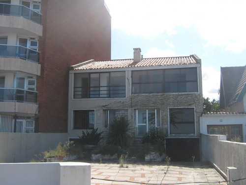Imagen 1 de 4 de Se Vende Gran Terreno En Primera Linea De Rambla Malvin