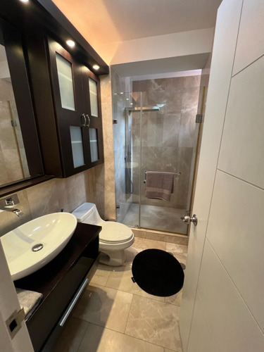 Se Alquila Moderno Apartamento En Santa Eduvigis