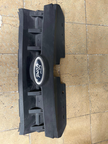 Parrilla Ford Fiesta Move Usada Perfecta Original Emblema