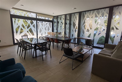 Venta Departamento De 2d-2b-1e Bustos-providencia