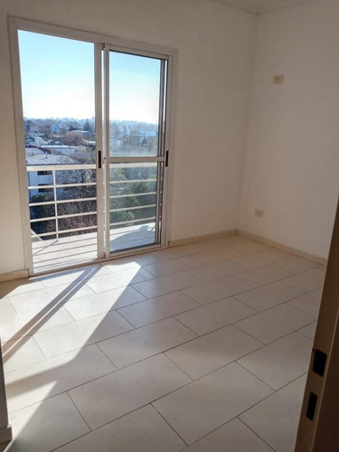 Departamento De 2 Ambientes En Alquiler - Moron Centro