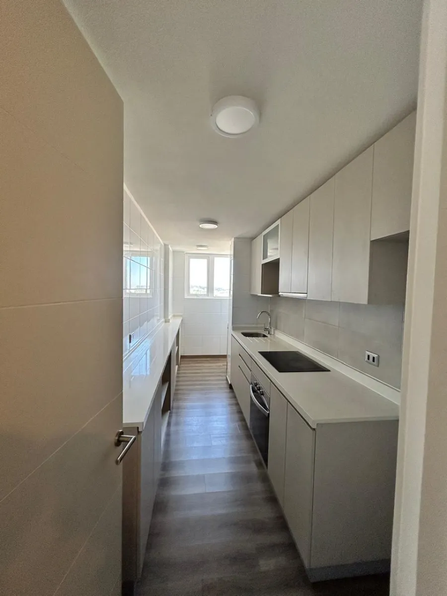 Imagen 1 de 17 de Arriendo Depto Piso 11 Como Nuevo - Edificio Salas 245