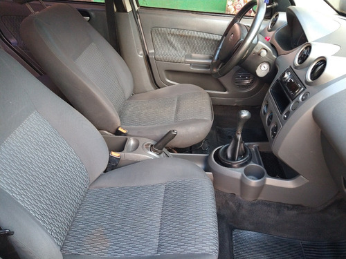 Ford Fiesta Sedan 1.6 8v Flex