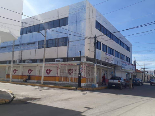 Imagen 1 de 15 de Local Sobre La Calle 31