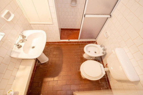 Venta Casa 2 Dorm Con Amplio Jardín En Santo Tomé