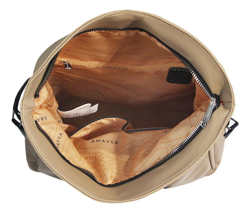 Mochila Urbana Amayra 67c2673 Color Camel C26732 Diseño Liso