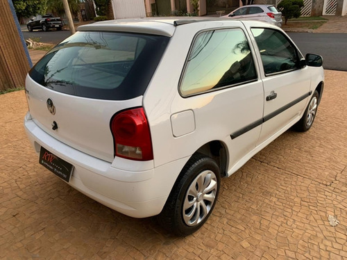 Imagem 7 de 9 de Volkswagen Gol 1.0 Branco 2013