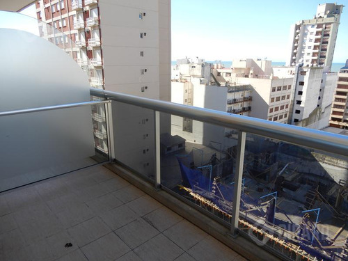 Retasado. 3 Amb. Moderno, Con Cochera Para 2 Autos - Edificio Delfi 7.