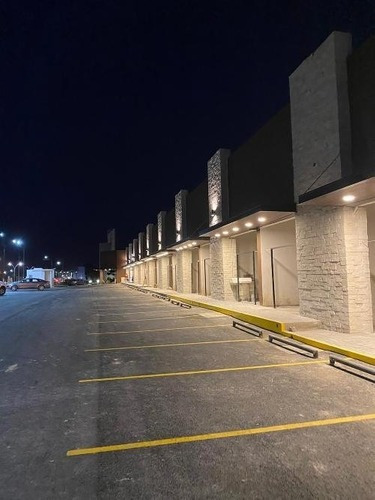 Imagen 1 de 4 de Plaza Cañadas Nuevo Local En Cañadas Del Lago