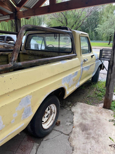 Ford F-100 Deluxe