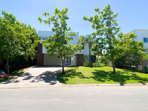Imagen 13 de 26 de Venta Casa Al Lago En Los Alisos, Nordelta, Tigre, G.b.a. Zona Norte