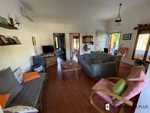 Venta De Casa Con 703 M2 Terreno Con 2 Dormitorios 2 Baños En Pinares C849