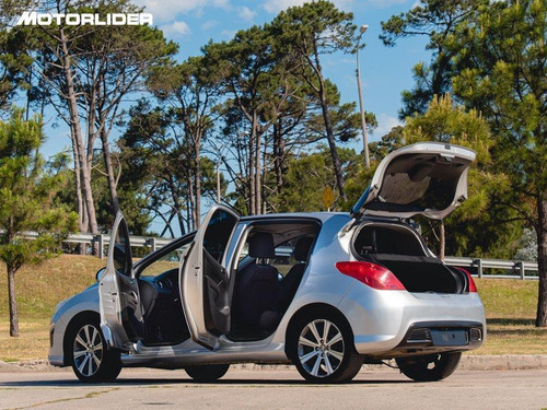 Peugeot 308 Premium Turbo Extra Full - Permuta / Financia