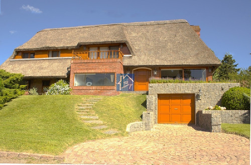 Impecable Casa Playa Mansa- Ref: 624