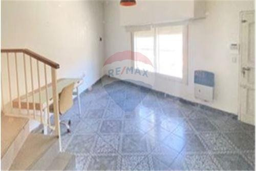 Imagen 2 de 26 de Casa Venta Flores 4 Ambientes Patio Y Cochera