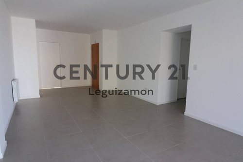 Imagen 3 de 25 de Departamento De 3 Ambientes Con Cocheras En Venta - Beccar