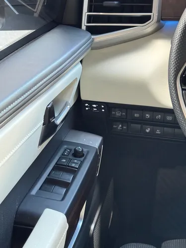 Toyota Sequoia 3.5 V6 Capstone