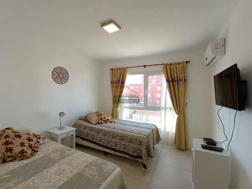 Apartamento En Oportunidad Península, 2 Dormitorios *- Ref: 2941