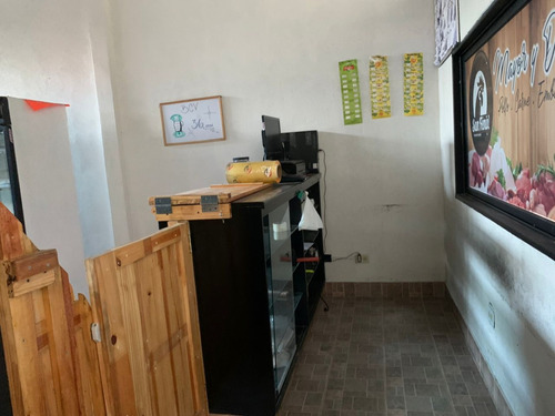 Se Traspasa Amplia Distribuidora De Pollos Activa Muy Comercial En Los Teques Em