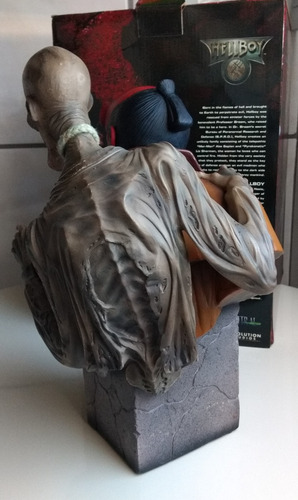 Hellboy With Corpse - Busto Sideshow Collectibles (30cm)