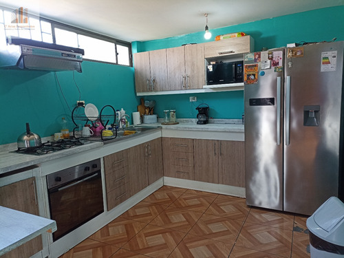 Se Vende Casa 4d/2b De 125/138 M2, Comuna El Bosque