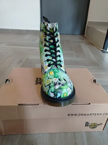 Green dr martens deals