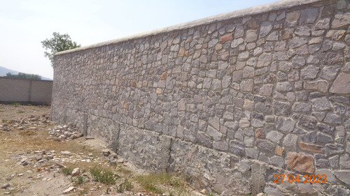 Terreno Regular, En Privada, Ideal Para Casa Habitación O Negocio Comercial, De 680m2, Bardeado Al 90%, Con Cimentación De Piedra Y Block De Tabique, En Villas De Tezontepec, Hidalgo
