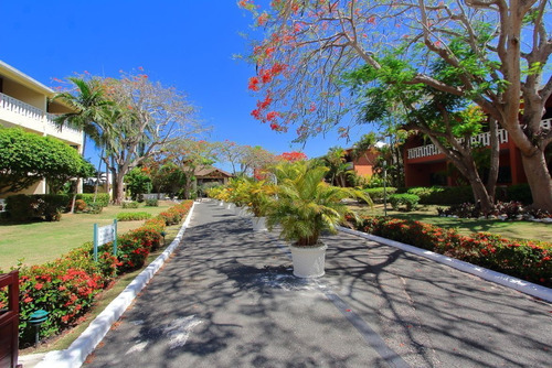 Apartamento Remodelado Y Amueblado A Pasos De La Playa En Boca Chica